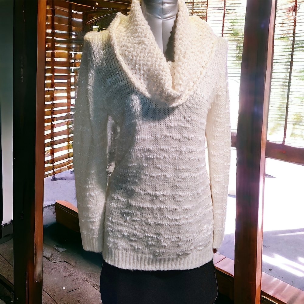 ISELA | 🐨 Cozy Soft Cowl Neck Cream Color Sweater | EUC ✨  sz M